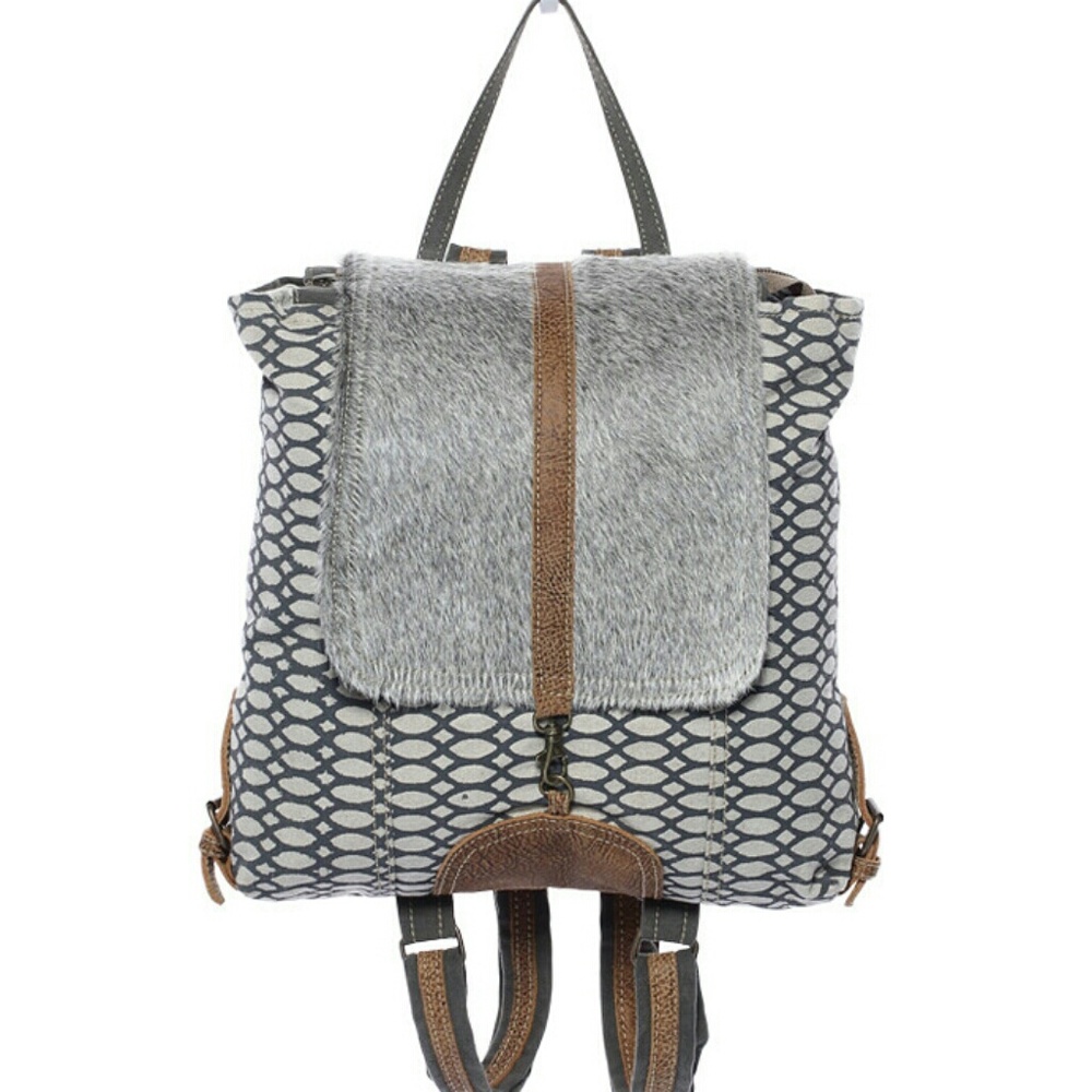🚨LAST ONE🚨 Honey Bee Print Backpack Bag - Picture 3 of 8